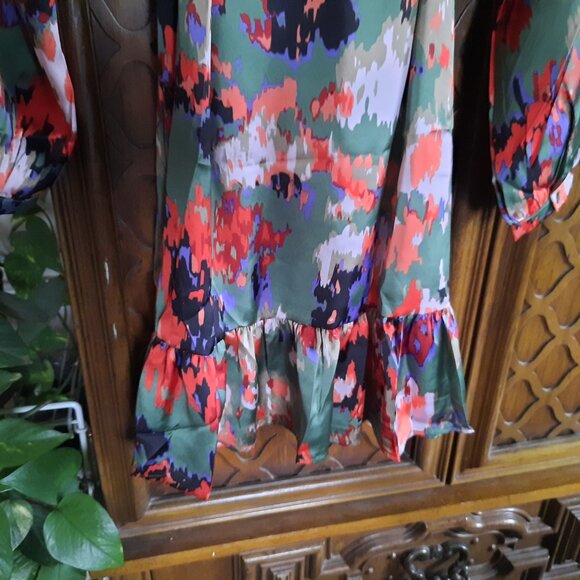 Split Neck Long Sleeve Floral Tie-Waist Ruffle Hem Dress NWT - Holiday, Size S - Picture 13 of 16